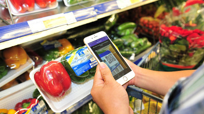 Chủ thẻ ngân hàng Việt Nam có thể quét QR thanh toán tại Lào