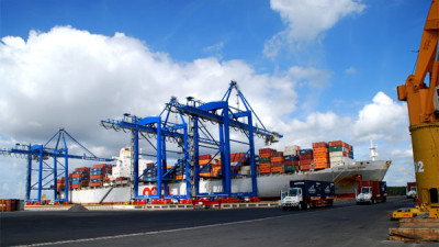 Bà Rịa- Vũng Tàu: Cảng biển tấp nập tàu hàng