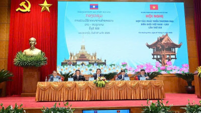 Vietnam - Laos strengthen economic cooperation and border trade ties