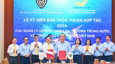 Cục Quản lý và Phát triển thị trường trong nước và Tổng công ty Bưu điện Việt Nam ký kết hợp tác