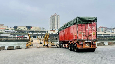 Gần 1.000 doanh nghiệp xuất nhập khẩu qua cửa khẩu Móng Cái